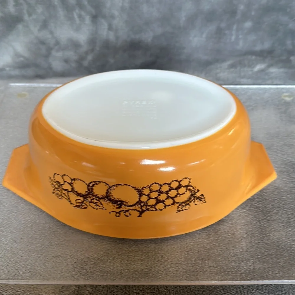 Vintage PYREX Old Orchard 043 1.5 qt casserole - Picture 4 of 5